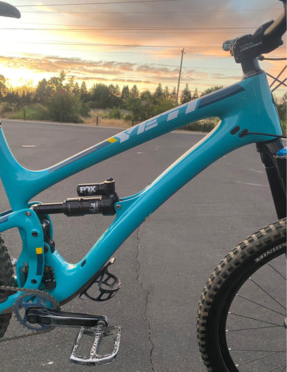YETI SB6  Carbón  R 27.5  Año 2022