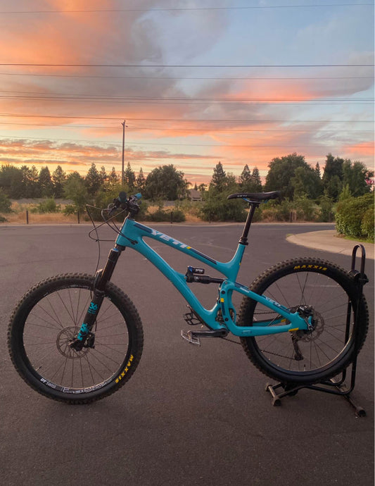 YETI SB6  Carbón  R 27.5  Año 2022