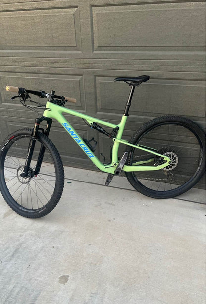 Santa Cruz  Blur C  R 29  Año 2023