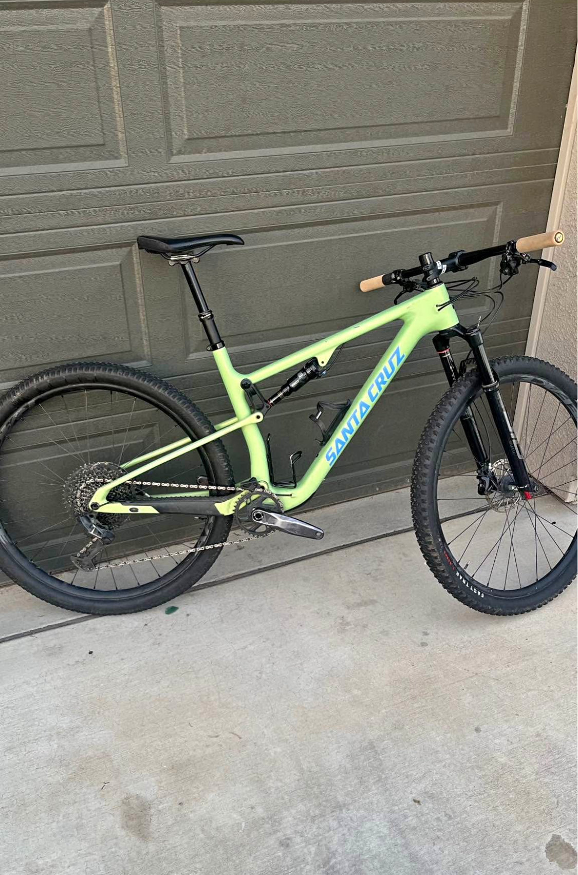 Santa Cruz  Blur C  R 29  Año 2023