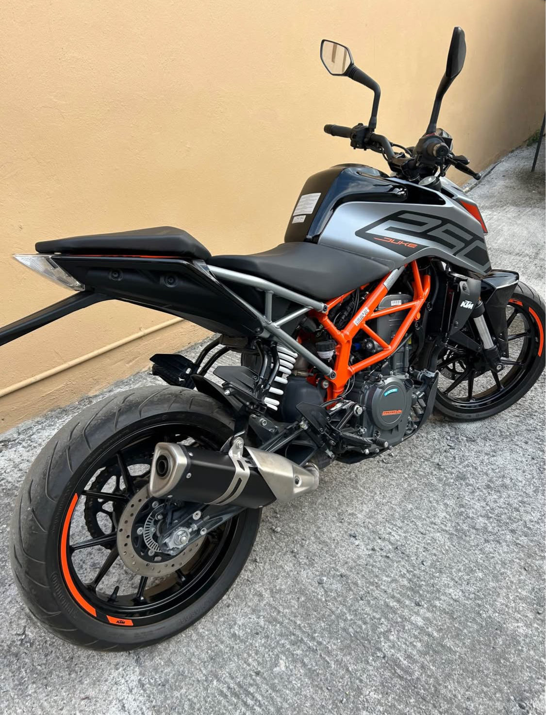 KTM  Duke 250  Año 2022
