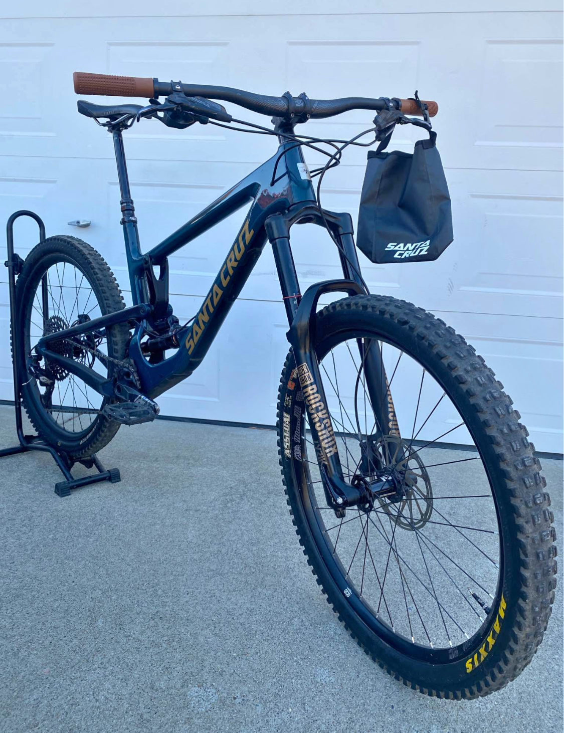 Santa Cruz  Nomad C  R 25.5  Año 2022