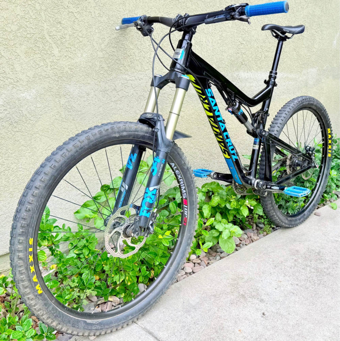 Santa Cruz  Bronson  R 27.5  Año 2022