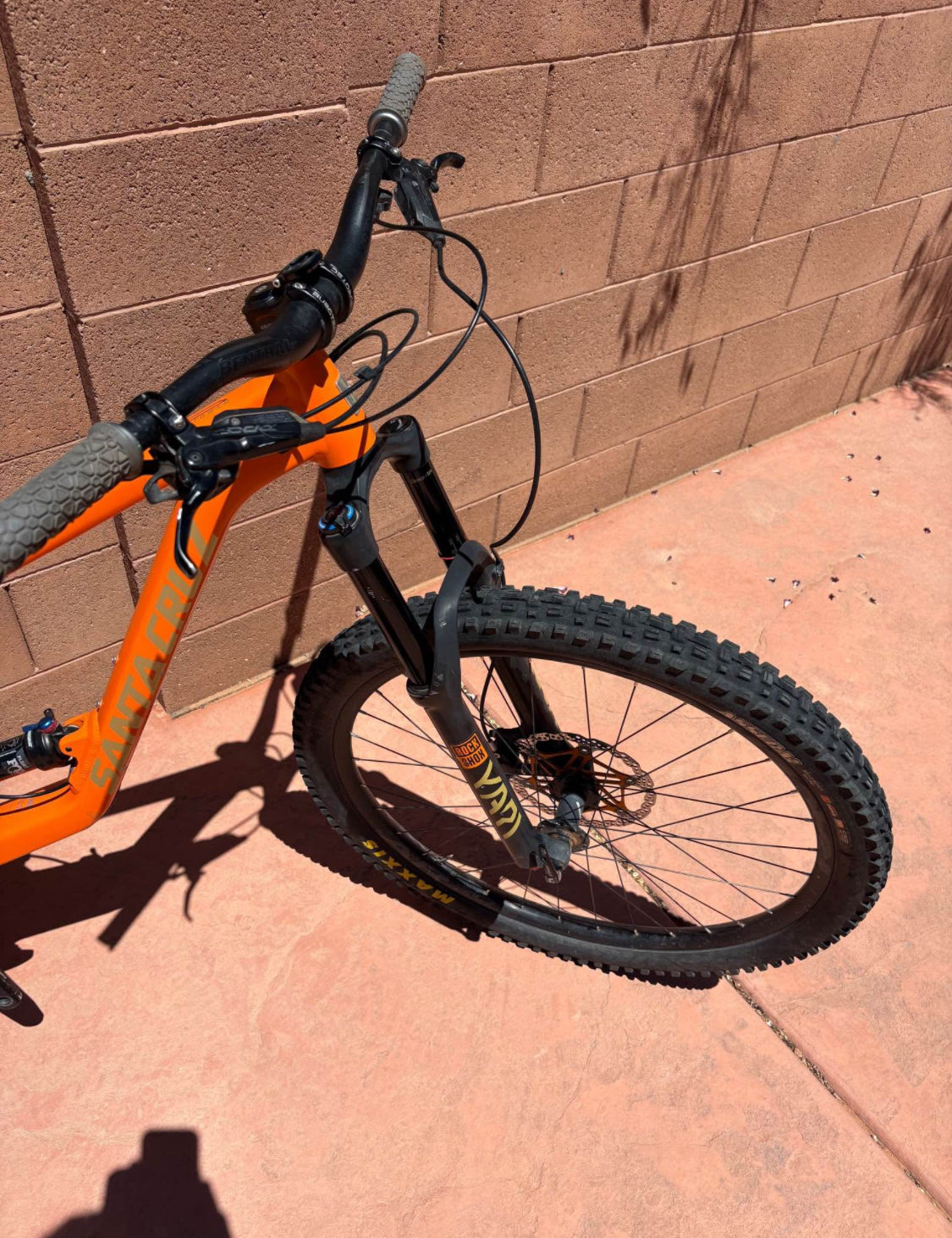 Santa Cruz  HighTower  R 27.5  Año 2022