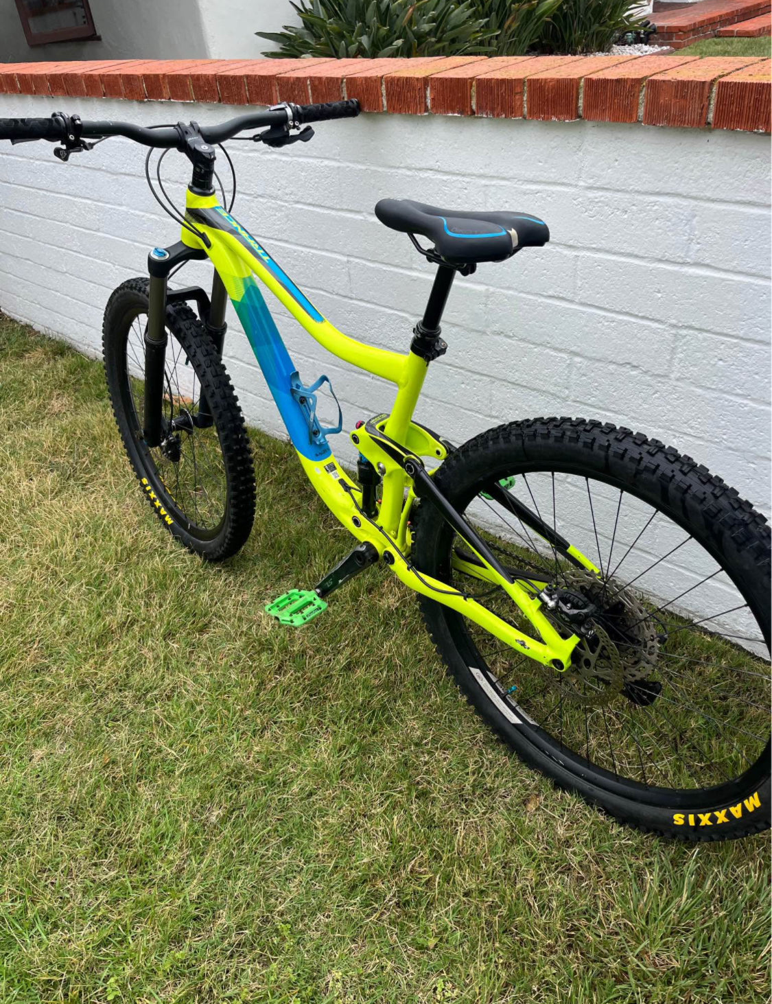 Gian trance MTB R 27.5  Año 2022