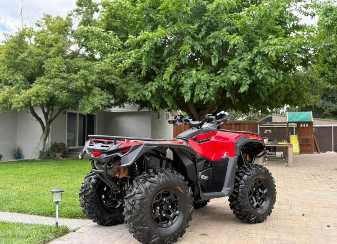 Can-Am  Outlander 500  Año 2023
