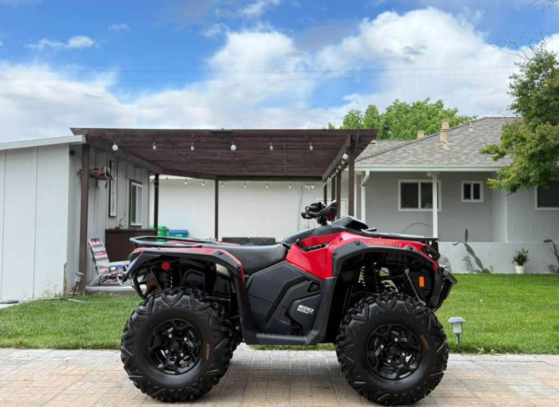 Can-Am  Outlander 500  Año 2023