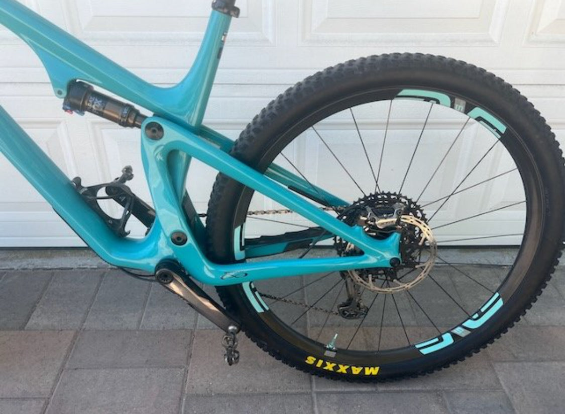 Yeti  SB-115 R 29  Año 2022