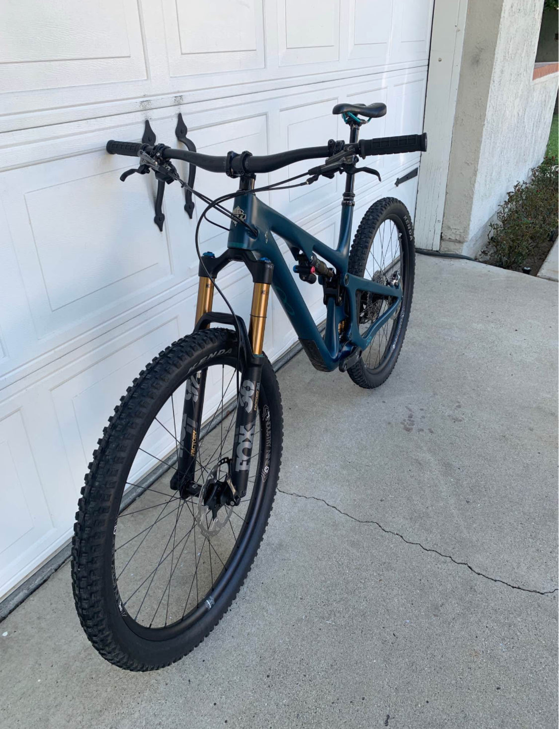 YETI  SB-130 Turq  Año 2020 R 29