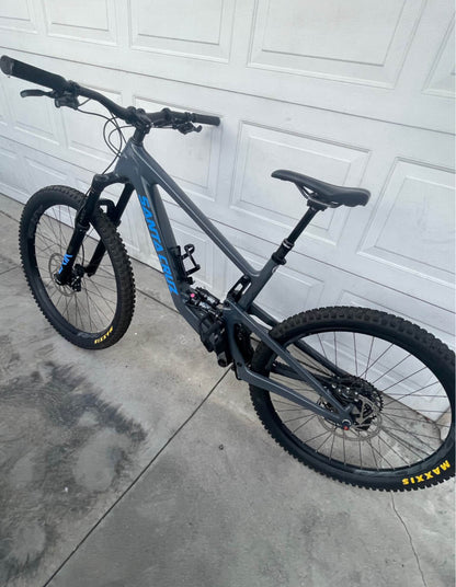Santa Cruz  Bronson C  R 27.5  Año 2022
