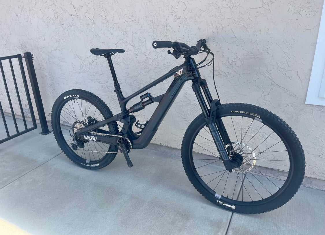 YT Decoy  Core 2  R 27.5  Año 2022