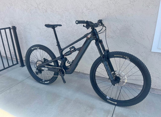 YT Decoy  Core 2  R 27.5  Año 2022