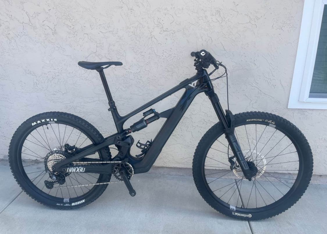 YT Decoy  Core 2  R 27.5  Año 2022