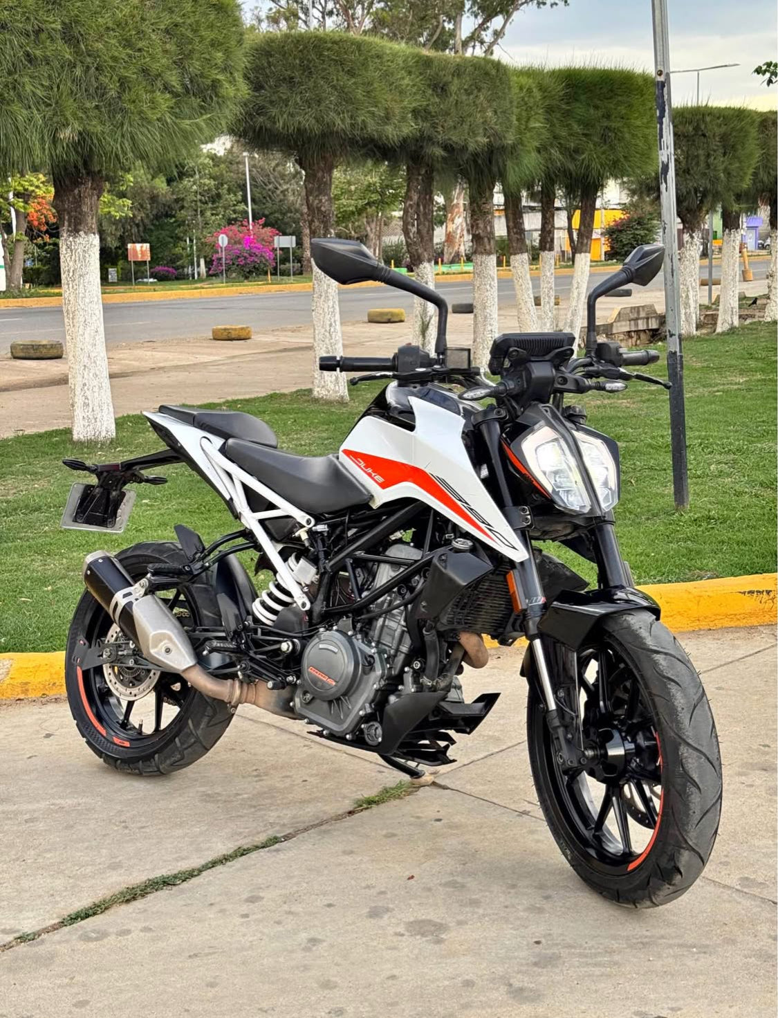 KTM  Duke 390  Año 2021