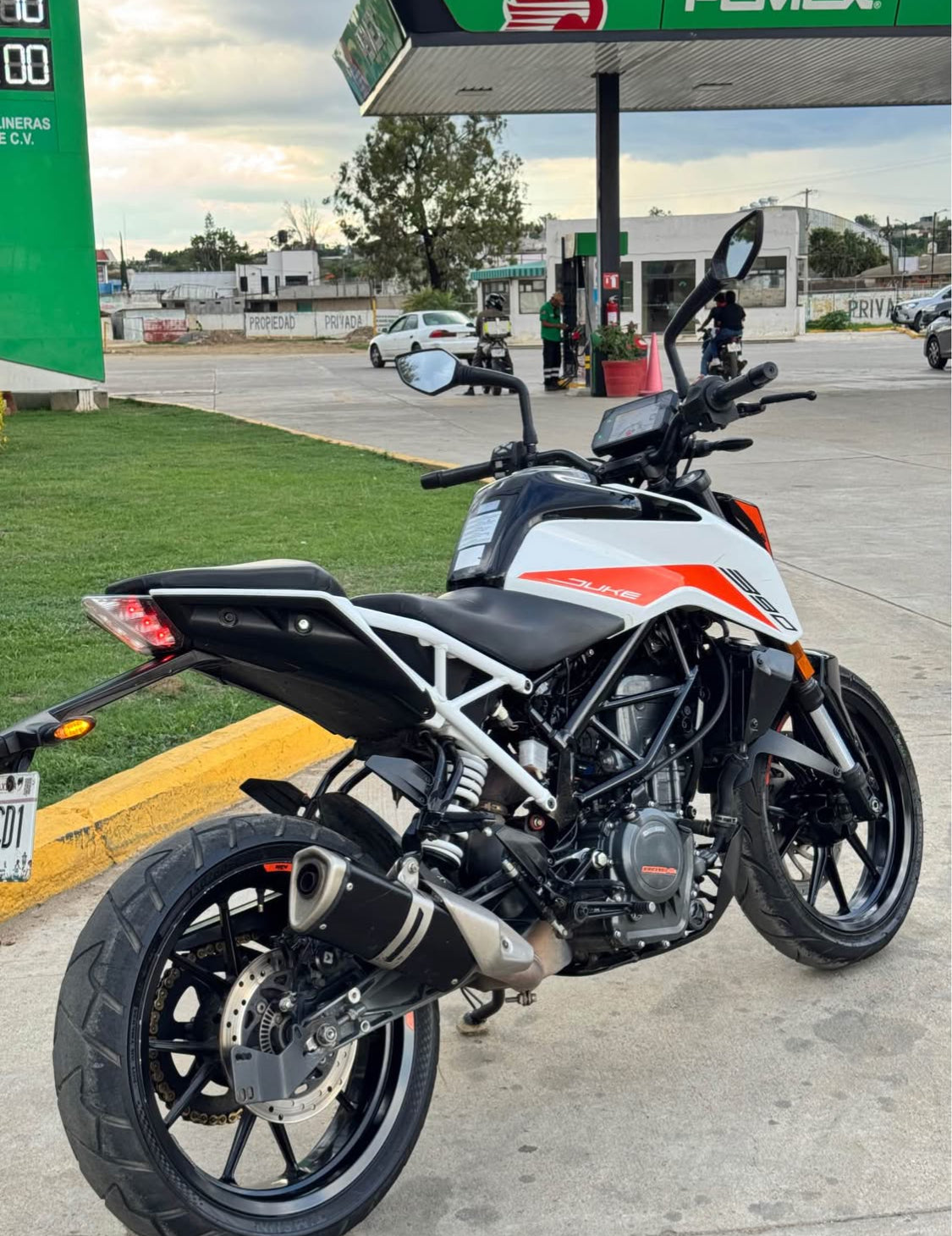 KTM  Duke 390  Año 2021