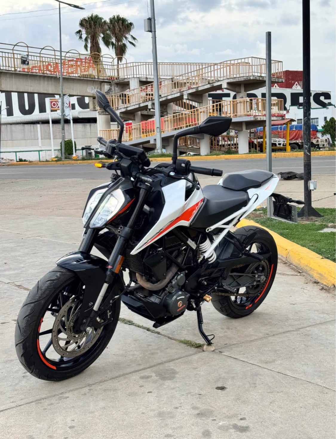 KTM  Duke 390  Año 2021