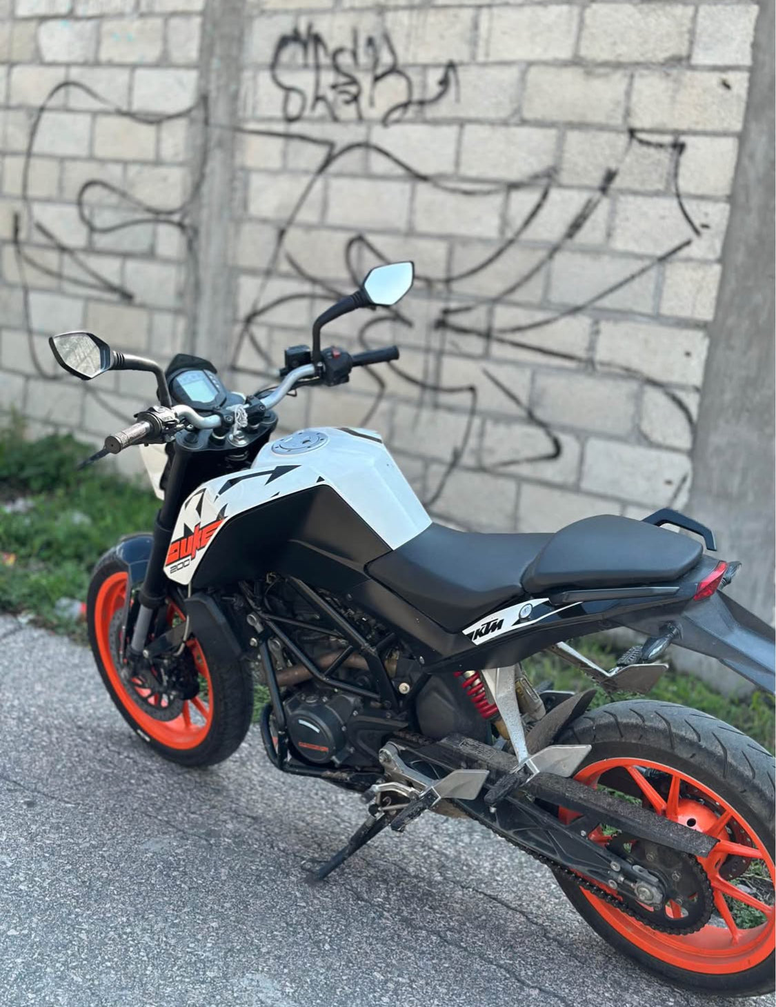 KTM  Duke 200 Año 2023