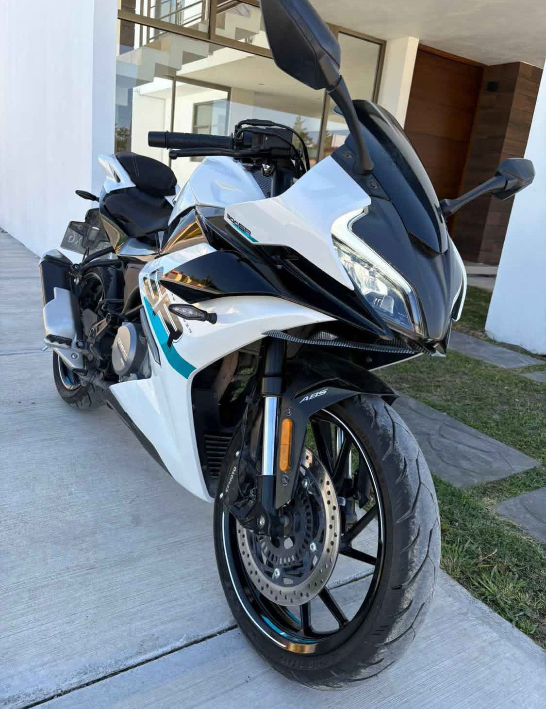 CFMOTO  CF 300 sr  Año 2023