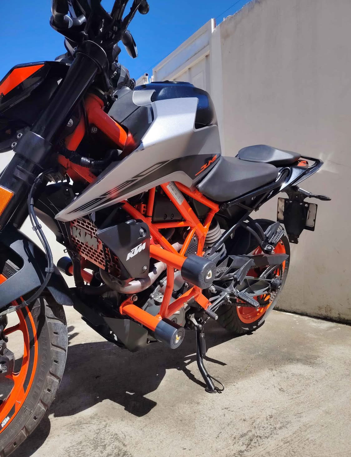 KTM  Duke 390  Año 2022