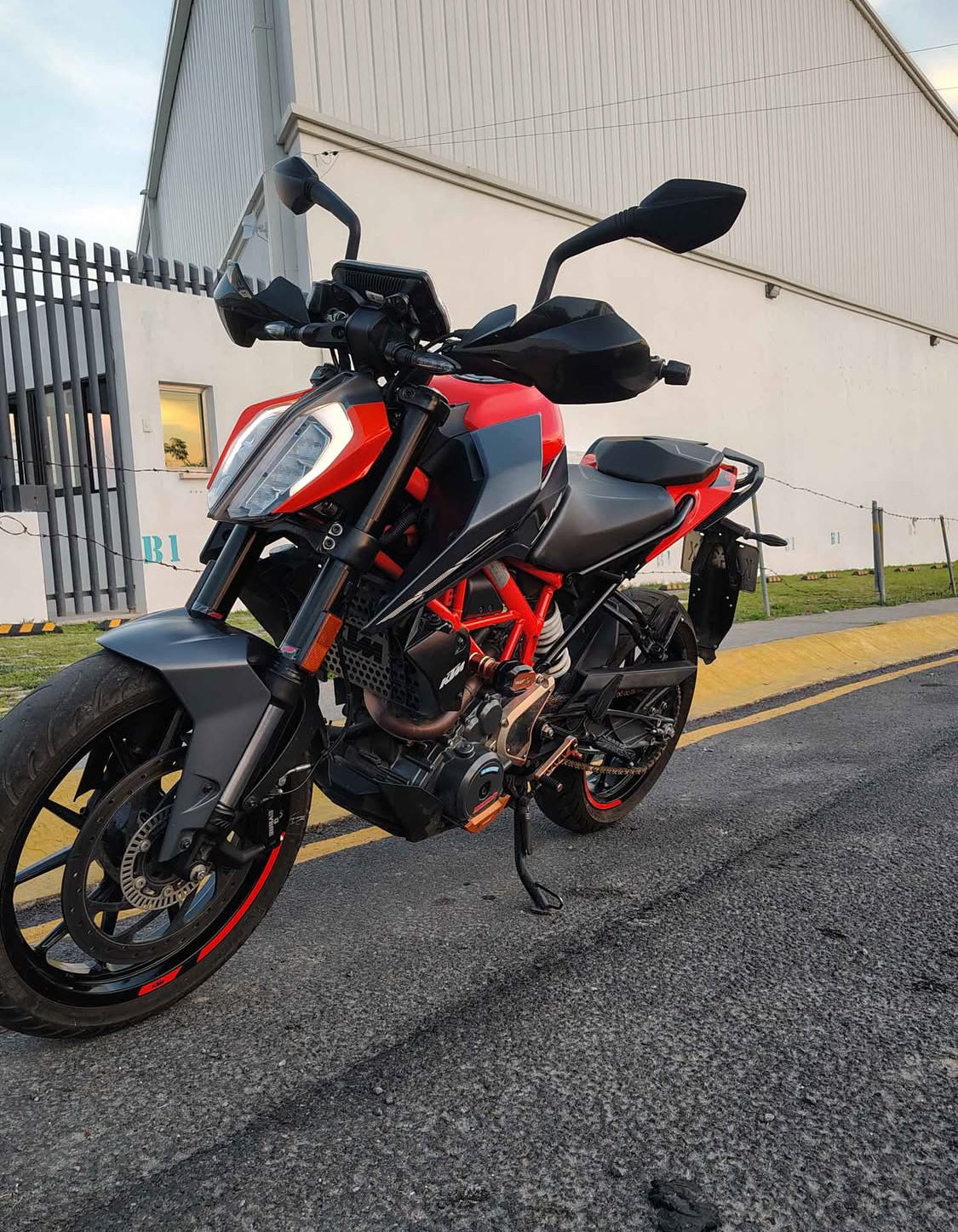 KTM  Duke 390  Año 2023
