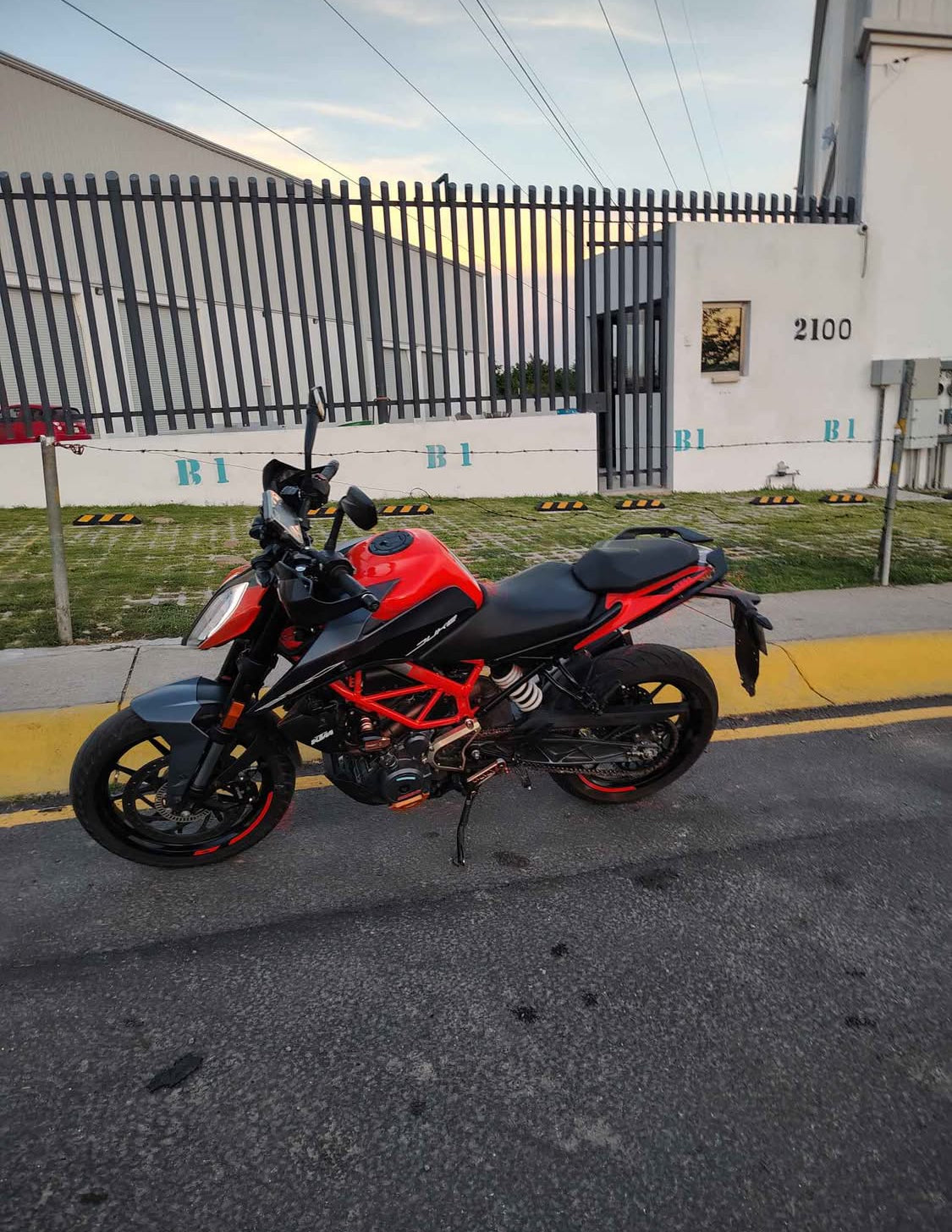 KTM  Duke 390  Año 2023