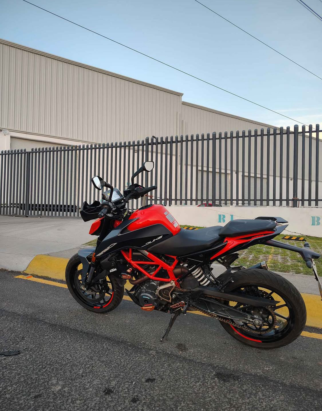 KTM  Duke 390  Año 2023
