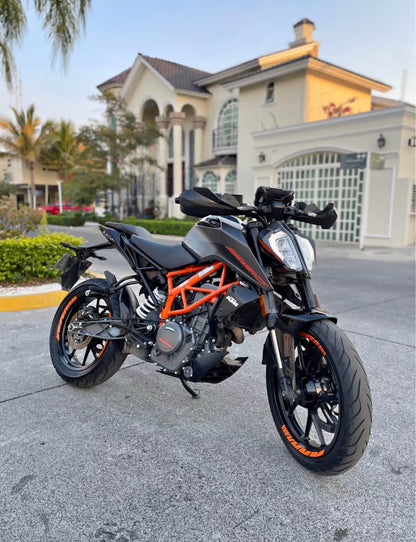 KTM  Duke 390 Año 2023