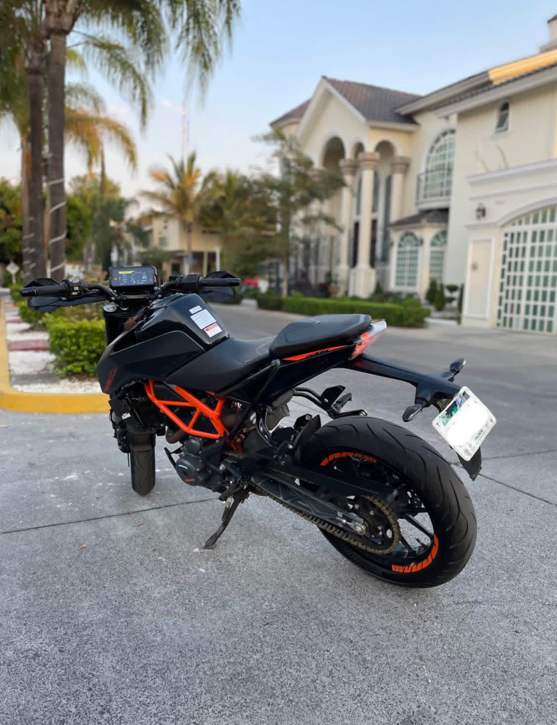 KTM  Duke 390 Año 2023