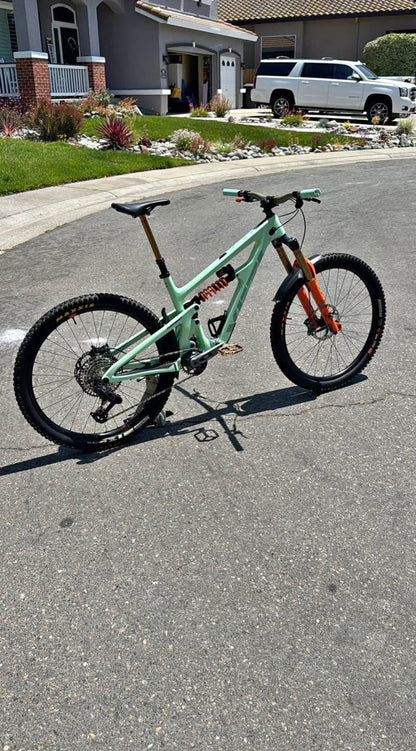 YETI  SB160 Año 2024