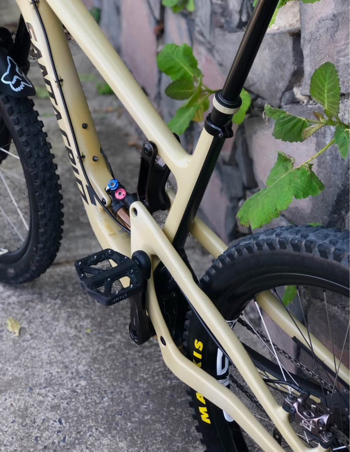 Santa Cruz  Nomad CC R 27.5