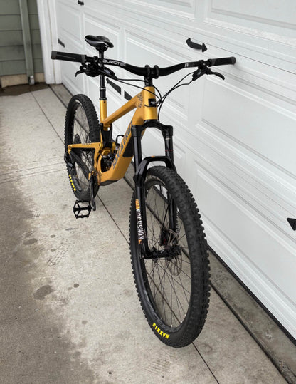 Santa Cruz Bronson Carbon