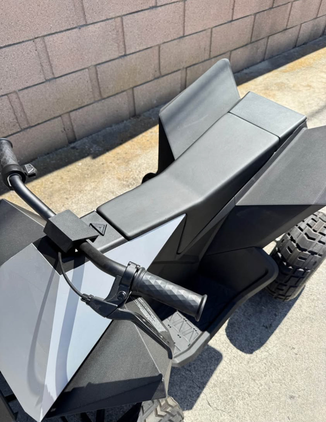 Tesla  Cyberquad  Año 2024