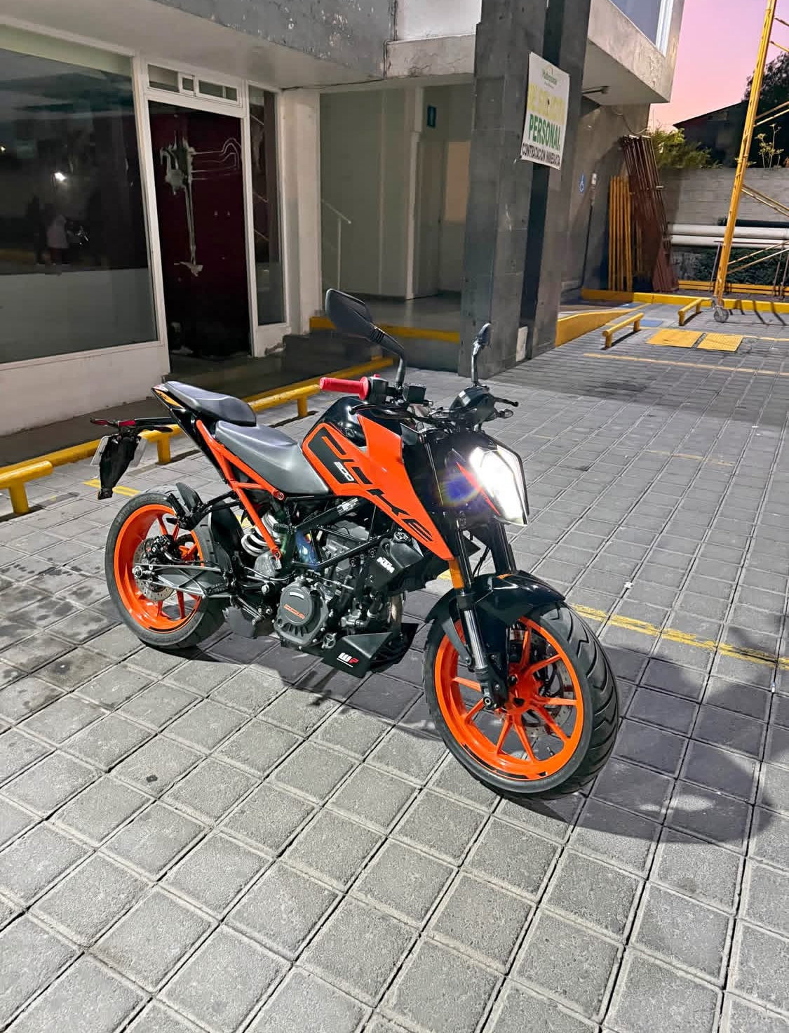 KTM  Duke 200 Año 2022