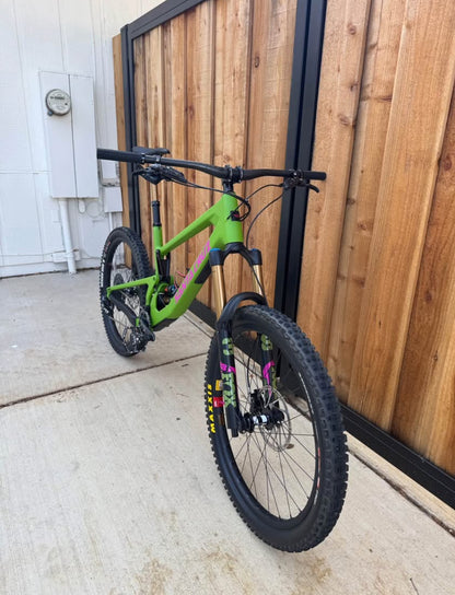 Santa Cruz  Nomad CC R 27.5 Año 2022