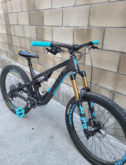 Pivot Mach  Carbon Fiber R 27.5