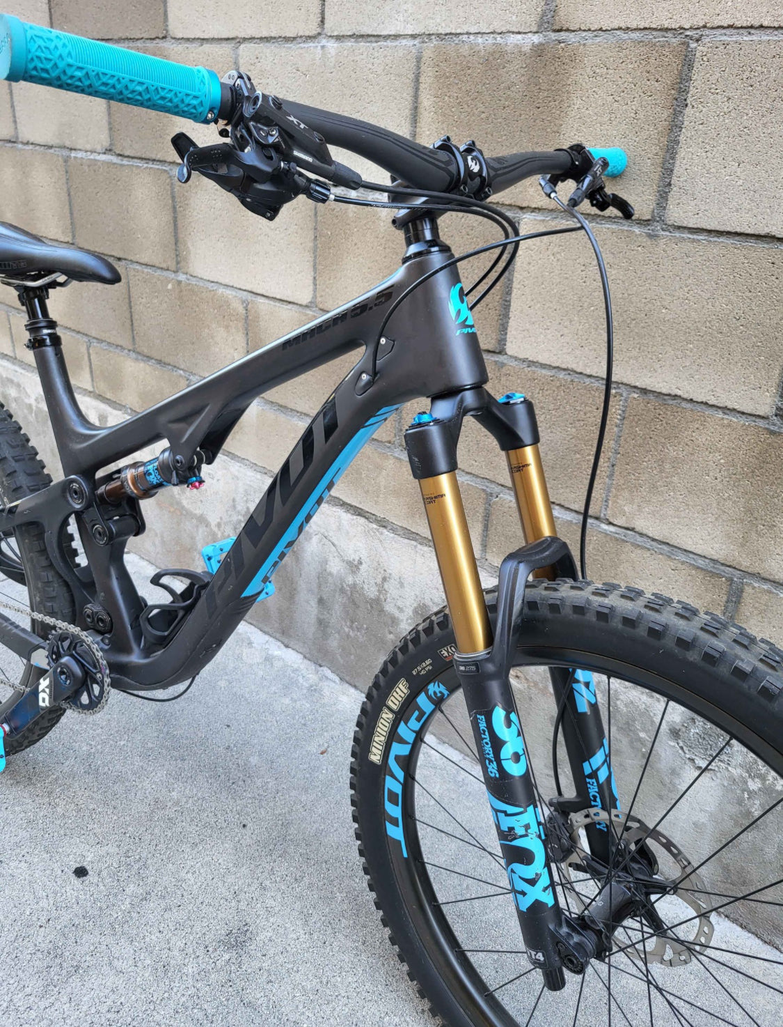Pivot Mach  Carbon Fiber R 27.5