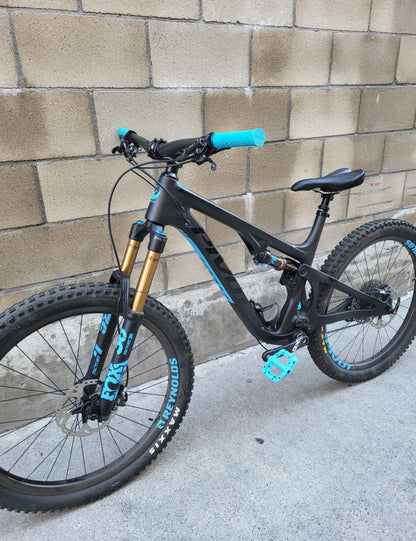 Pivot Mach  Carbon Fiber R 27.5
