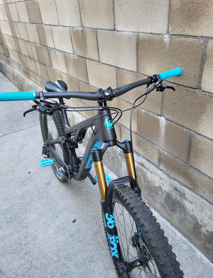 Pivot Mach  Carbon Fiber R 27.5