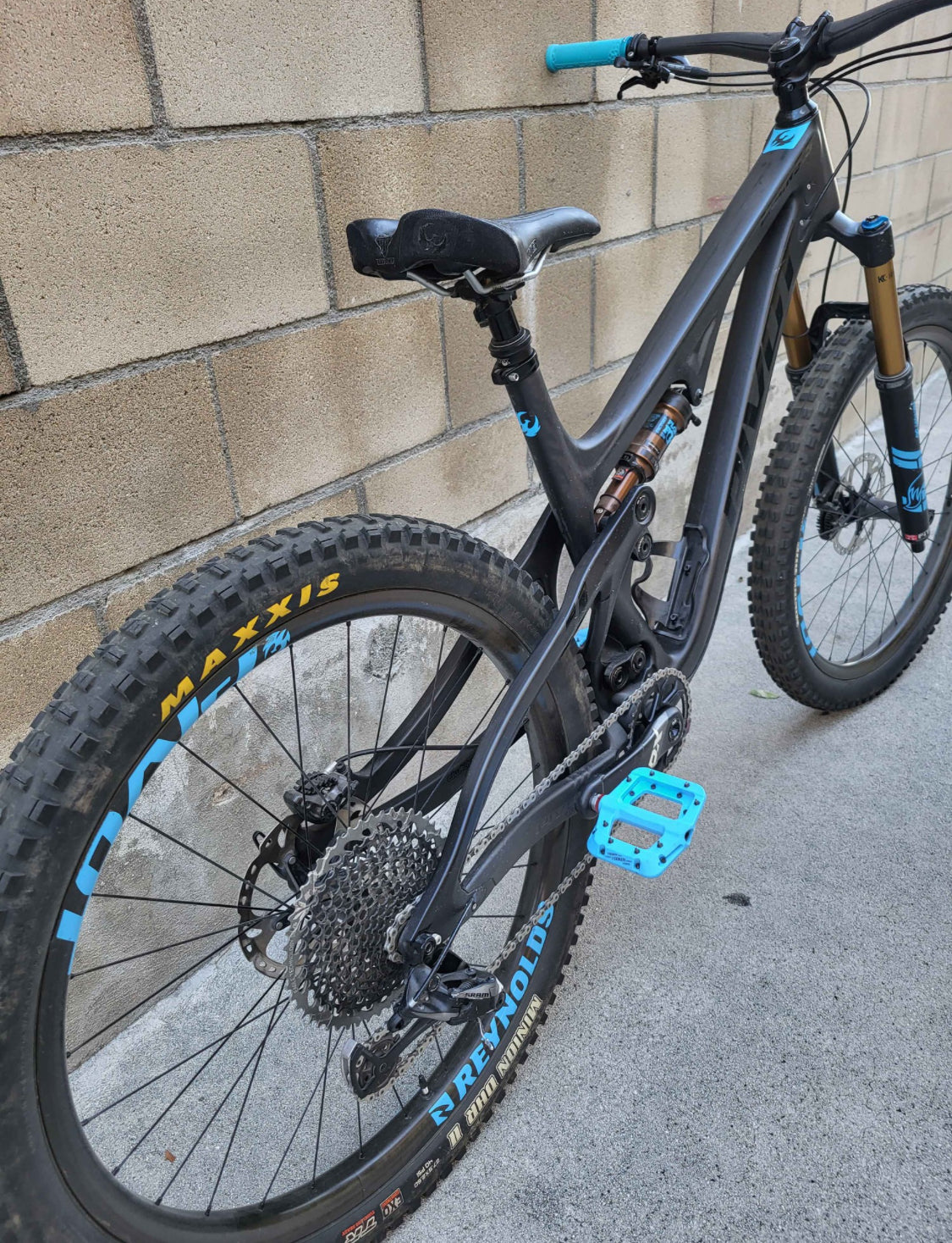 Pivot Mach  Carbon Fiber R 27.5