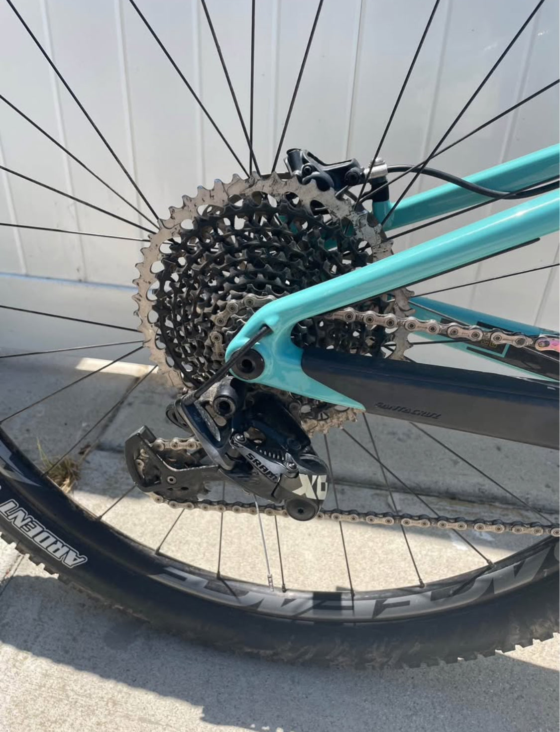 Santa Cruz blur  R 29  carbón Año 2020