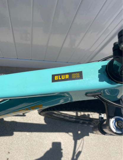 Santa Cruz blur  R 29  Año 2020