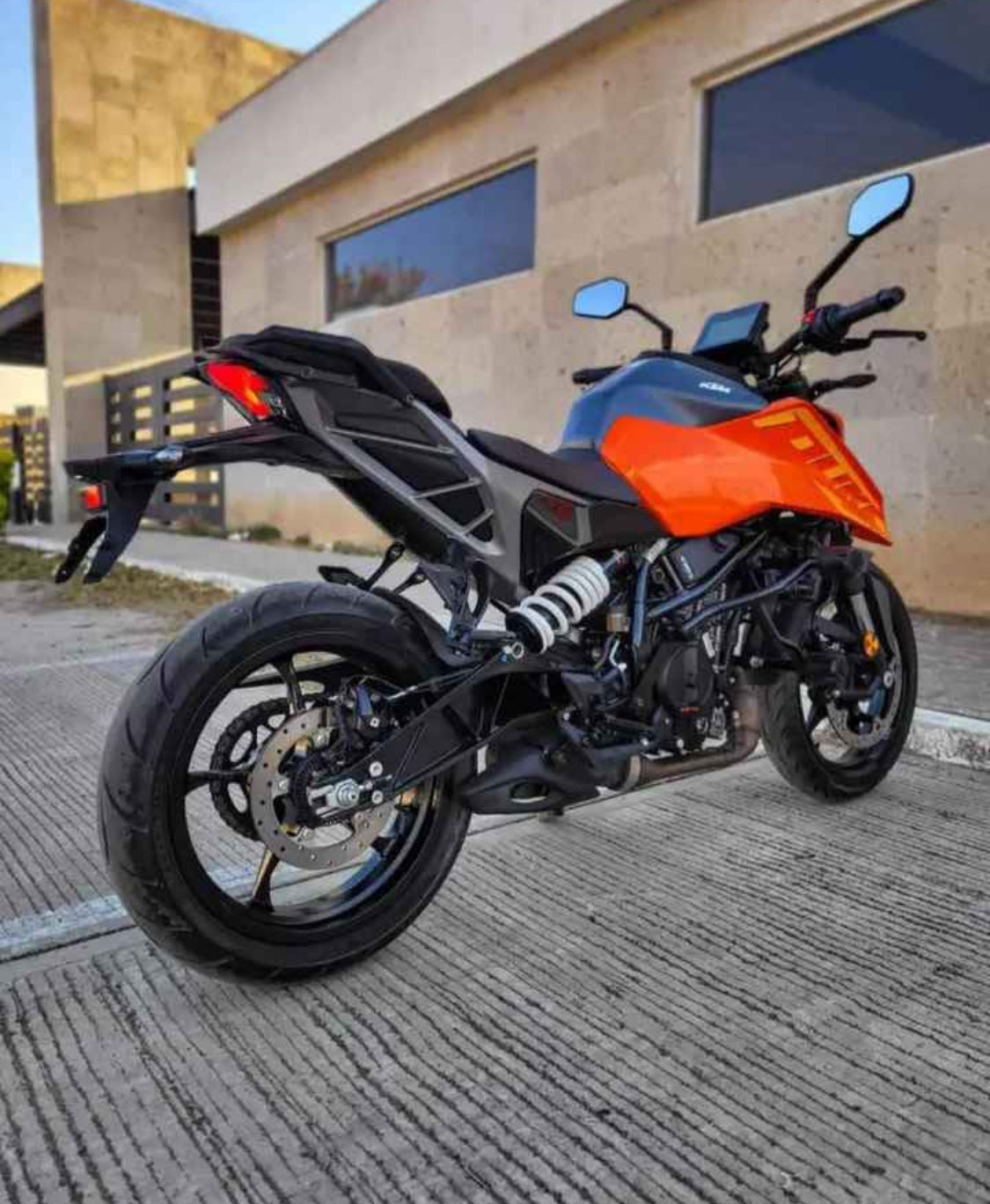 KTM DUKE  250  Año 2024