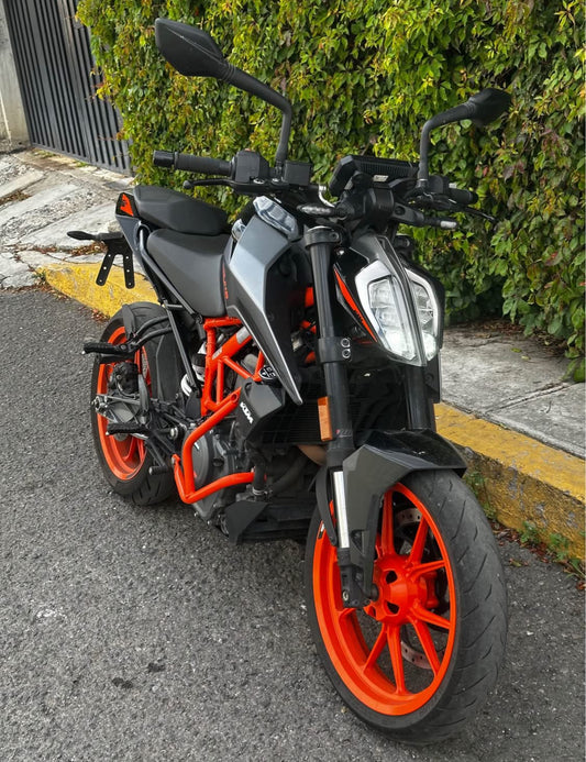 KTM  Duke 390  Año 2022