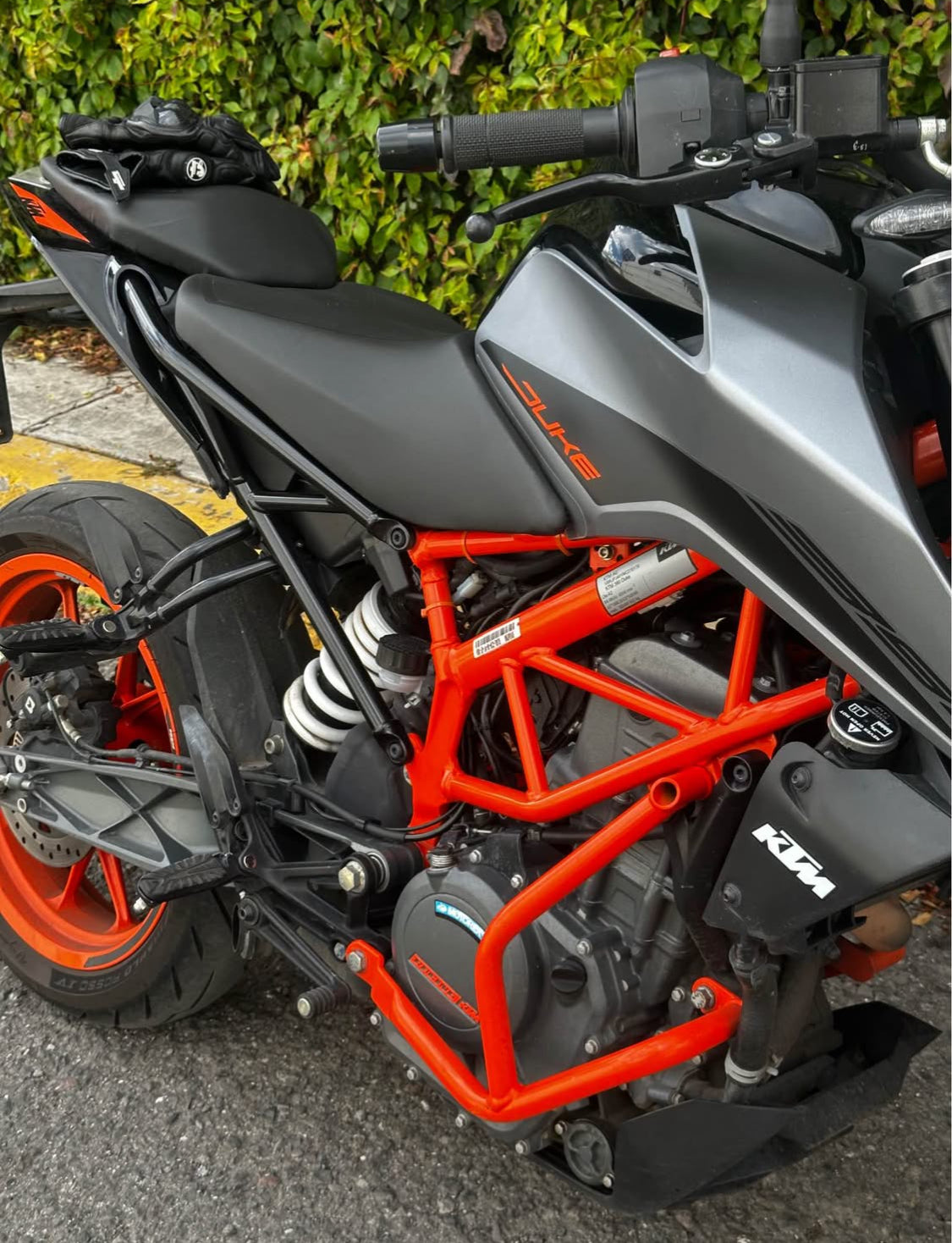 KTM  Duke 390  Año 2022